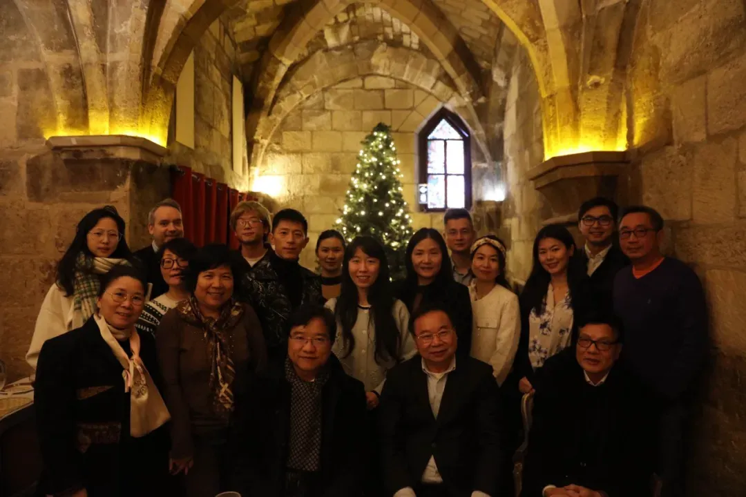 广东外语外贸大学法国校友举办了座谈会